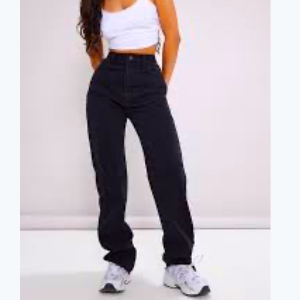 PrettyLittleThing Petite Black Long Leg Straight Jeans